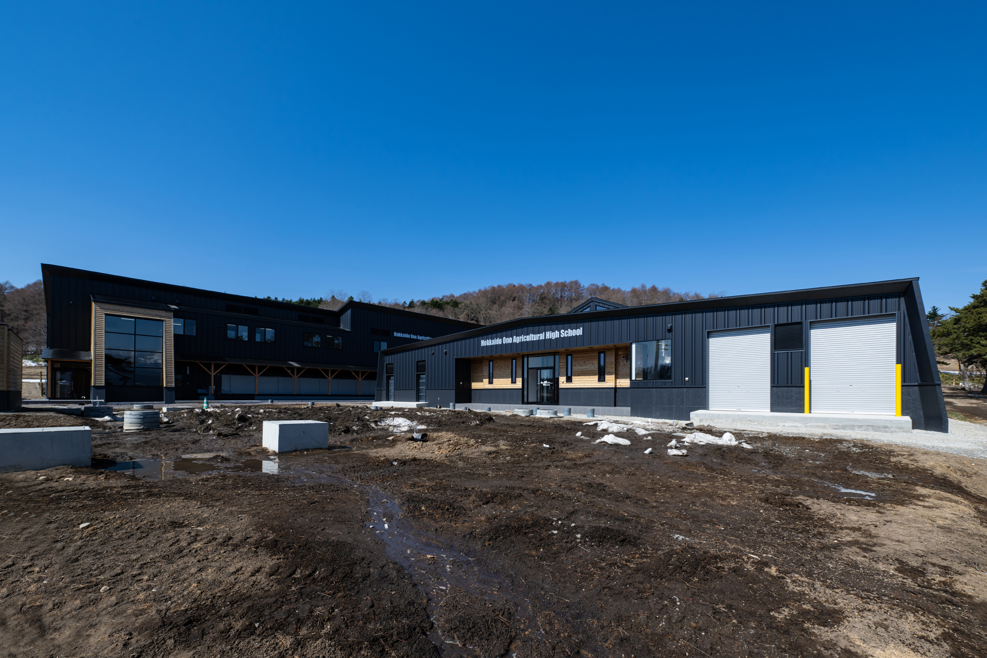 北海道大野農業高等学校 牛舎棟・羊豚舎棟ほか改築工事が完成しました! 株式会社 二本柳慶一建築研究所